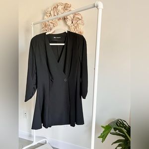 Zara Women’s black blazer romper, ruched sleeve, size L
